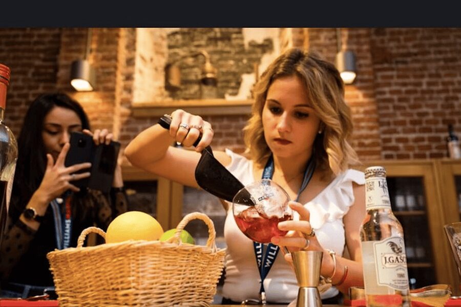 #1 Benidorm Club Crawl with Free Drinks & VIP Entry - Why This Benidorm Club Crawl Feels Different From a Typical Crawl