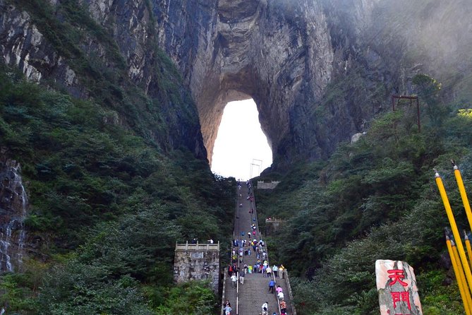 4-Day Zhangjiajie Tour to All Highlight Attractions with VIP Lift - Day 1 in Zhangjiajie: arrival day with a calm start (and a smart hotel base)
