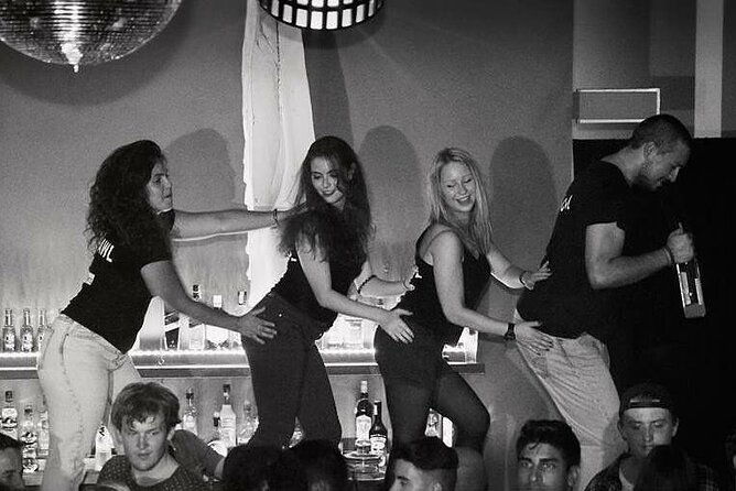 4-hour Guided Porto Pub Crawl with 6 drinks and VIP CLUBentry - Group Size, Social Energy, and Solo Traveler Friendly?