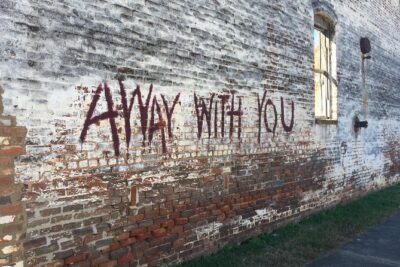 7-Hr The Walking Dead Private VIP Tour in Atlanta and Senoia with Transportation - Senoia Welcome Center: Woodbury’s power, Alexandria’s walls, and more