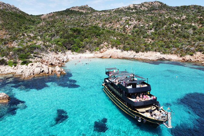 8-hour tour of the La Maddalena Archipelago Ponte VIP - Why the Ponte VIP setup changes your day on the water