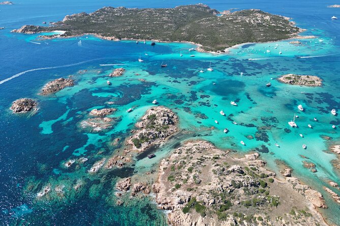 8-hour tour of the La Maddalena Archipelago Ponte VIP - Bear Rock and Capo d’Orso: the story told on the cruise