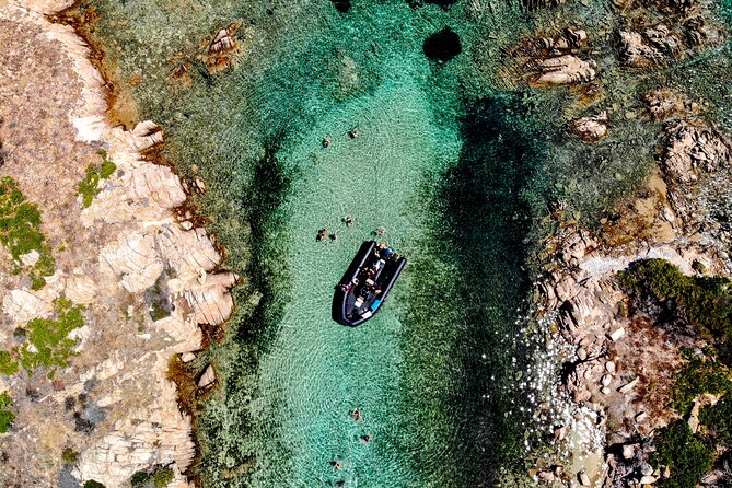 8-hour tour of the La Maddalena Archipelago Ponte VIP - Cala dell’Amore (Spargi): swim, snorkel, or slow down for 60 minutes