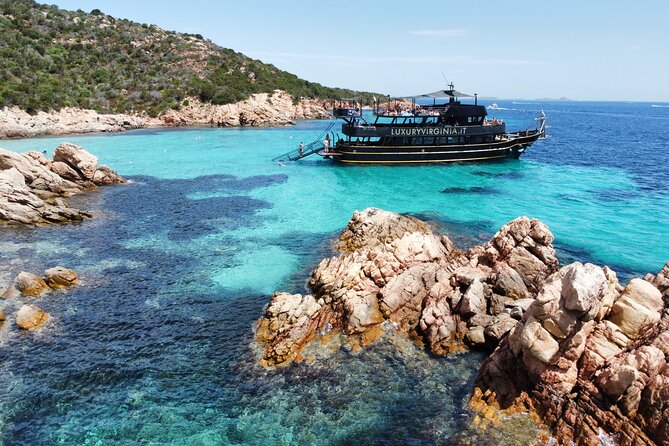8-hour tour of the La Maddalena Archipelago Ponte VIP - Porto della Madonna Natural Pools: your best swim window (90 minutes)