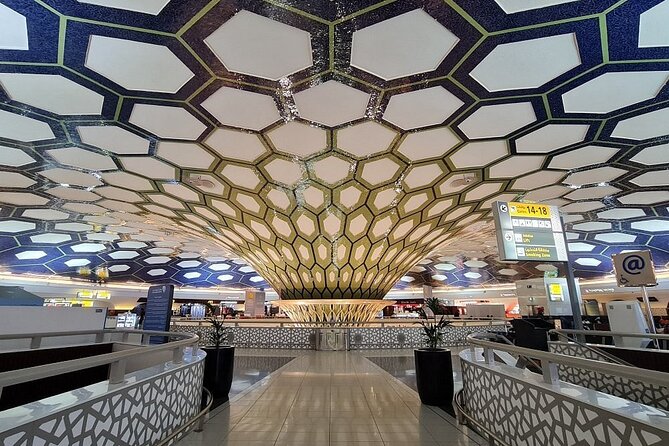 Abu Dhabi International Airport (AUH) VIP Lounge Access - Food and Drinks: Unlimited Buffet With Halal-Friendly Choices
