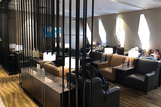 Abu Dhabi International Airport (AUH) VIP Lounge Access - Showers, Prayer Rooms, and Family Areas That Actually Help