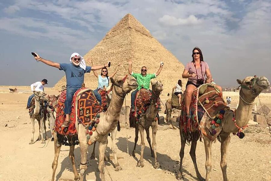 All-inclusive private Trip Pyramids Sphinx, Camel, VIP Lunch - Who this private tour suits best