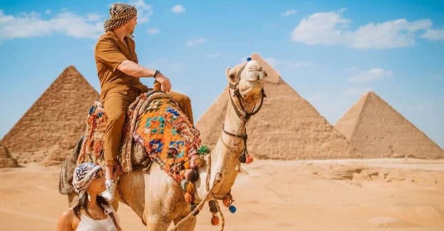 All-inclusive private Trip Pyramids Sphinx, Camel, VIP Lunch - Hotel pickup in Cairo to the Giza plateau: quick and easy start