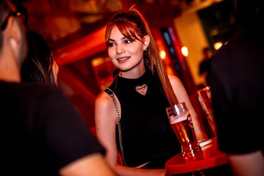 Amsterdam: Original Pub Crawl Party with VIP Entrance - The Waterhole kickoff: where the group clicks