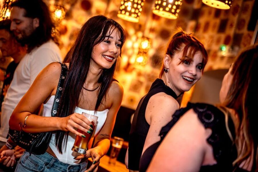 Amsterdam: Original Pub Crawl Party with VIP Entrance - The guides: the real reason the reviews sound alike