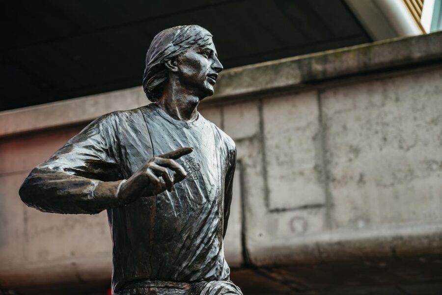 Amsterdam: VIP Johan Cruijff ArenA Tour with Drink and Scarf - Skybox drink with pitch views: the best kind of stadium angle