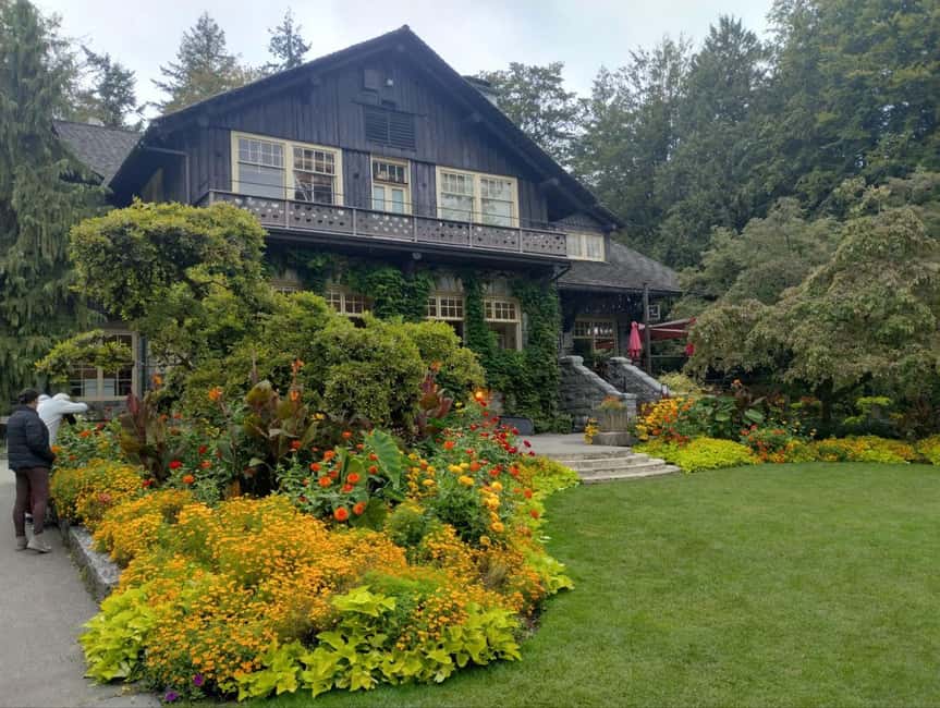 Aquarium & StanleyPark+20 Gem Spots+City/Vip Car+Small Group - Vancouver Aquarium in 80 minutes: lots of animals, real momentum