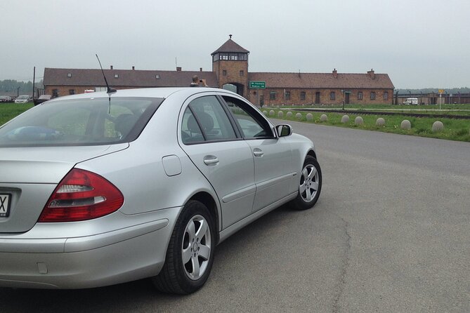 Auschwitz and Birkenau Round-Trip VIP Transport from Krakow - Timing and route: Krakow to Auschwitz to Birkenau, handled in the right order