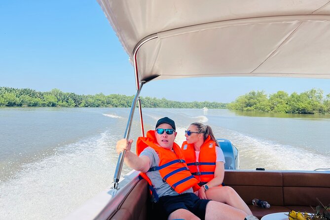Authentic Mekong Delta Tour With Local Experts By SpeedBoat - Can Giuoc Market in Long An: Photos, Fruit, and Daily Life