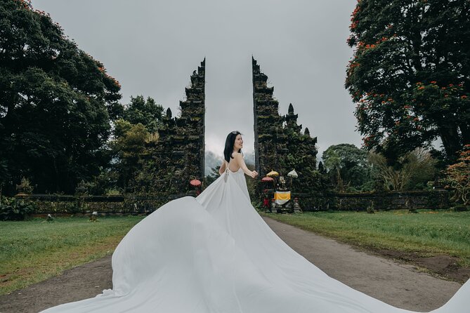 Bali Flying Dress VIP Ubud Photoshoot (Private with Professional Photographer) - Handara Iconic Gate: the huge, instantly recognizable photo wall