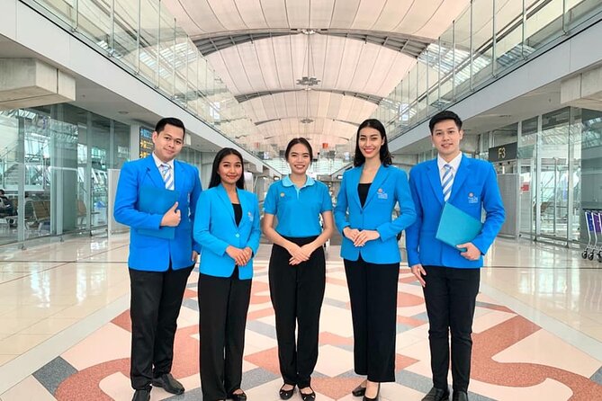 Bangkok Suvarnabhumi Airport VIP Fast-Track Lane Service - Meeting Your Assistant: Skywalk Help and the Signboard System