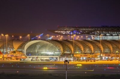 Bangkok Suvarnabhumi Airport: VIP Meet & Greet Service (Fasttrack) - Where you’ll meet the rep: VIP airbridge vs Standard Gate D5