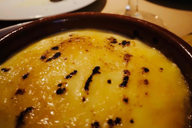 Barcelona Gothic Quarter VIP Tapas & Wine Tour - Carrer dels Assaonadors: The Vermouth + Family-Style Tapas Start