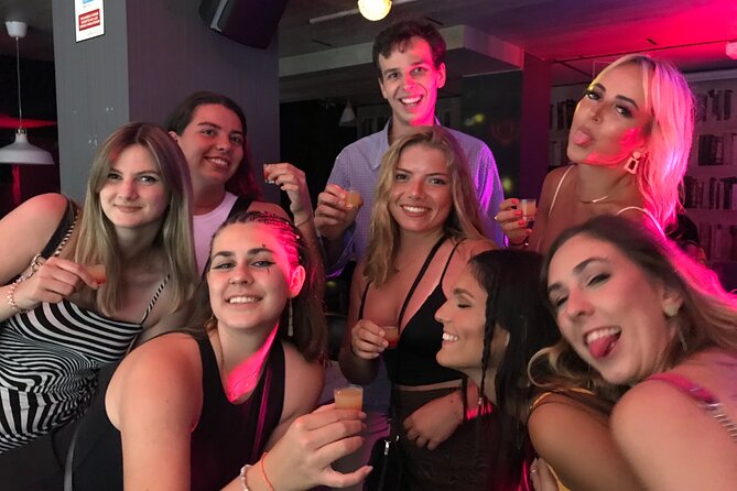 Barcelona Pub Crawl by KING -The Best Party tour & VIP Club Entry - A 10:30 pm pub crawl that turns into real club time