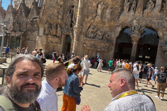 Barcelona VIP Private Tour: Sagrada Familia, Park Güell & Pedrera - Park Güell on Tibidabo: from public areas to the monumental sections