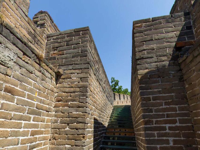 Beijing:Mutianyu/Badaling Great Wall Tour with VIP Fast Pass - Guide time on the climb: what makes it feel worth it
