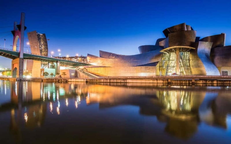 Bilbao: Guggenheim VIP Experience. Small Group. Expert Guide - Key things that make this VIP Guggenheim tour stand out