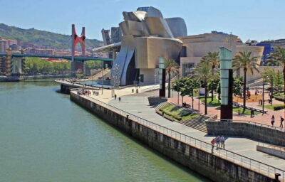 Bilbao: Guggenheim VIP Experience. Small Group. Expert Guide - The 2-Hour Route: Exterior, Interior, Then Bilbao Views