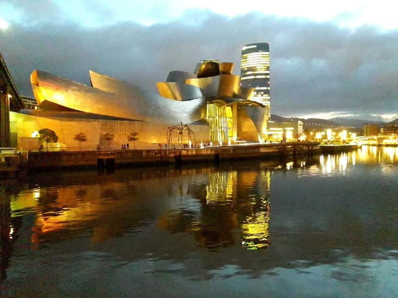 Bilbao: Guggenheim VIP Experience. Small Group. Expert Guide - Photo Stops and the Abandoibarra Finish