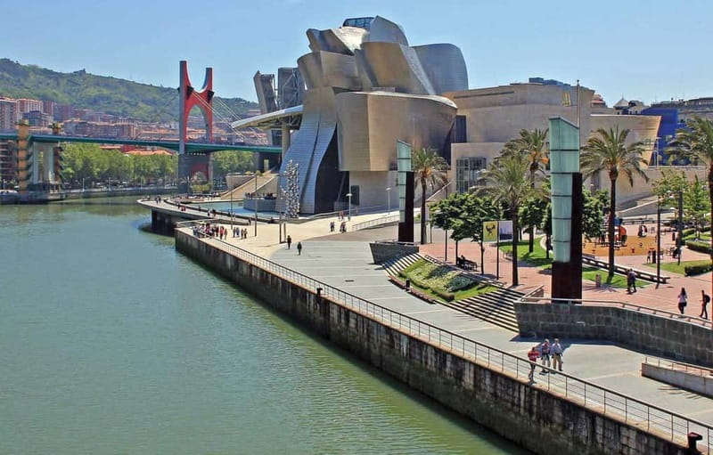 Bilbao: Guggenheim VIP Experience. Small Group. Expert Guide - The 2-Hour Route: Exterior, Interior, Then Bilbao Views