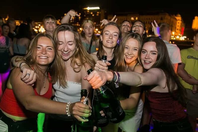 Budapest: Pub Crawl & Ruin Bar Tour – Free Shots & VIP Entry - Instant Club and the VIP finale at Instant-Fogas Complex