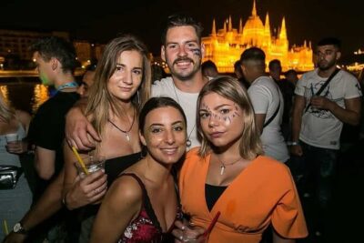 Budapest: Pub Crawl & Ruin Bar Tour – Free Shots & VIP Entry - Meeting up fast: two start options that set your tone