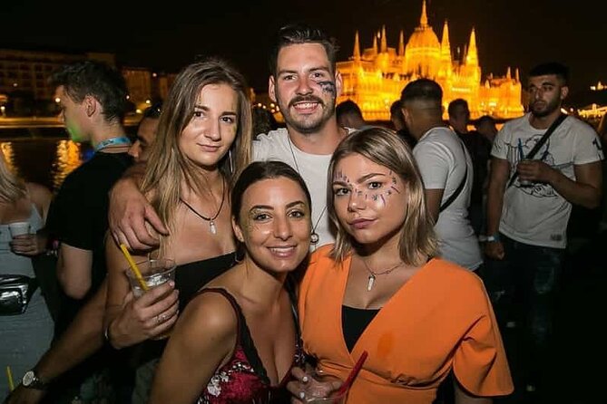 Budapest: Pub Crawl & Ruin Bar Tour – Free Shots & VIP Entry - Meeting up fast: two start options that set your tone