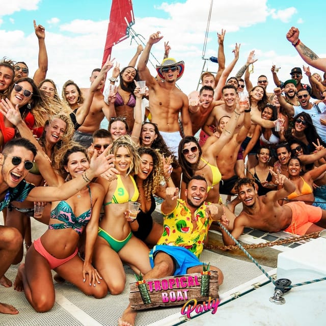 Catamaran Lucile | Famous VIP cata party - Price and value: is $47 a good deal?