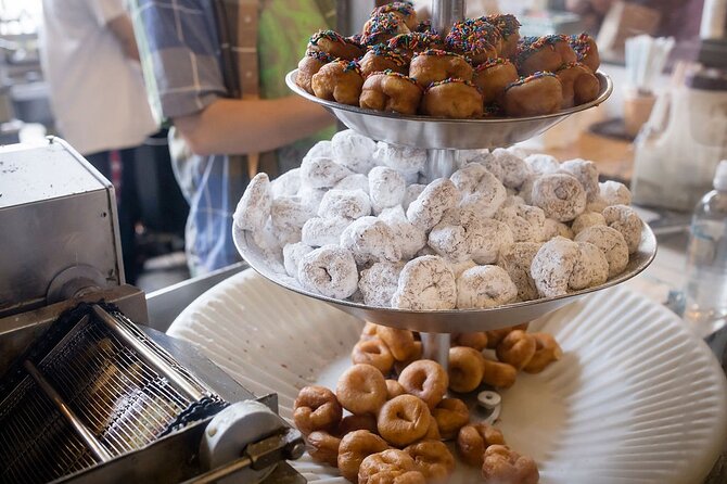Coffee Crawl & VIP Morning in Pike Place Market - The last hour: exploring Pike Place Market with coffee and small bites