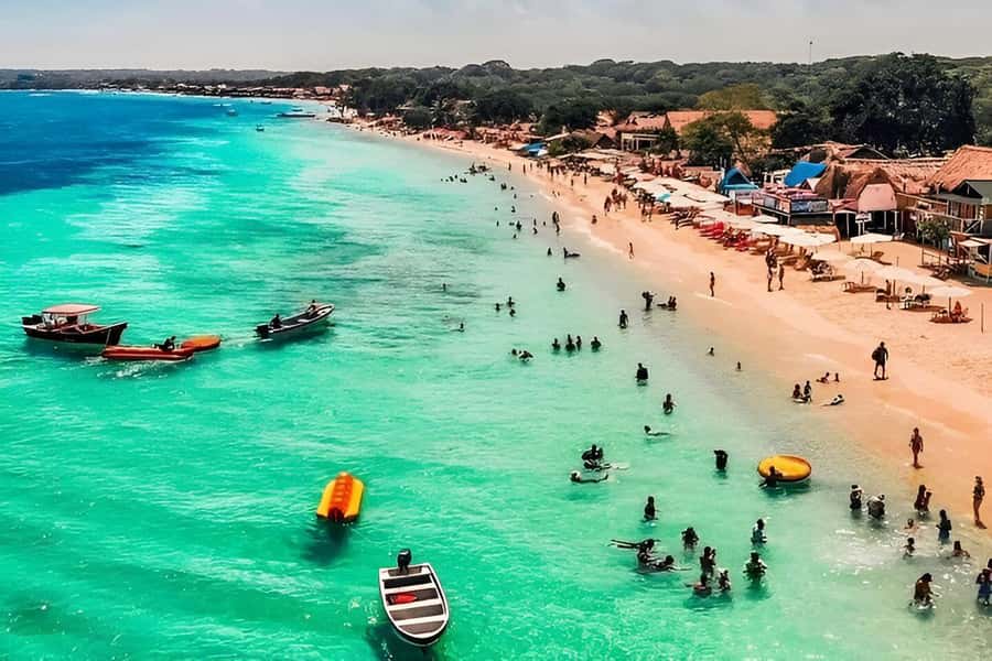 Daytour to Playa Tranquila VIP with Parasols, Lunch by bus! - Guides and communication: how Eleonora and Raymond fit into the experience