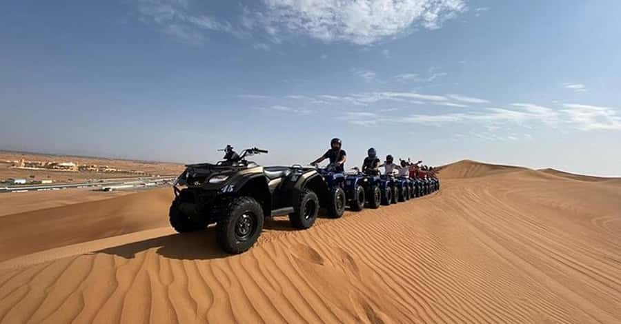Desert Safari - Private 4WD car - Private 4WD in a Land Cruiser: Why This Pickup Model Works
