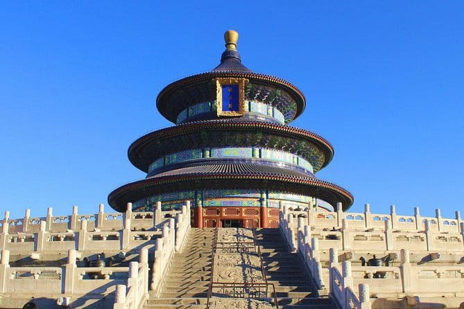 Din Tai Fung Dinner and VIP Class River Cruise Experience in Shanghai - Stop 2: 60 minutes on the Huangpu River from VIP Class seats