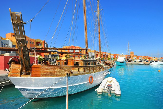 Discover Hurghada VIP Private Tour with Sea Food Lunch - Hurgada - Stop 1: Hurghada Marina, Big Mosque, and St Mary Church (Your First Big Impressions)
