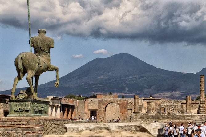 DISCOVERING POMPEII - VIP tour/Small group - Transportation and comfort: the value of being carried, not driving