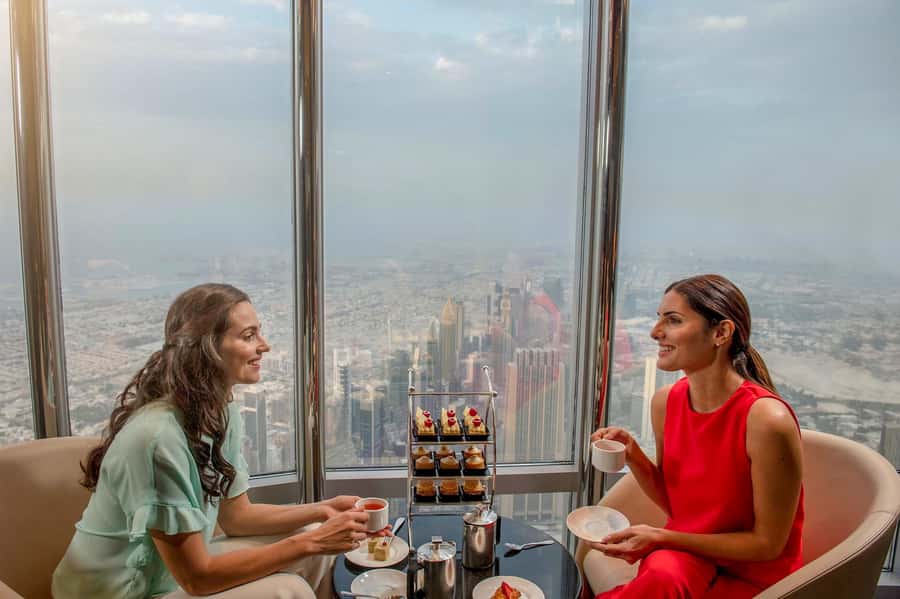 Dubai: Burj Khalifa VIP Experience Level 152 Lounge Access - Express security and the fast elevator ride to the top