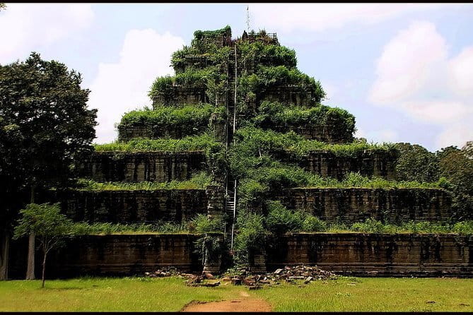 Explore Angkor Wat Sunrise Small Tour Private VIP Car - Banteay Kdei and Srah Srang for the Palace-Time Calm