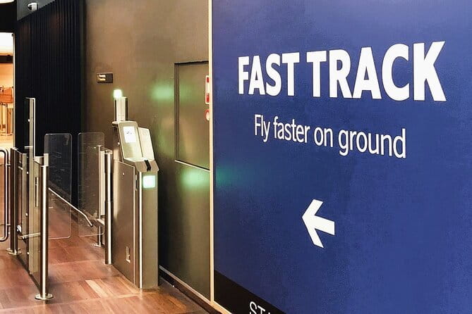 Fast Track VIP Service Noi Bai Airport (Hanoi - Vietnam) - Arrival support: visa, immigration, customs, baggage, and then the car