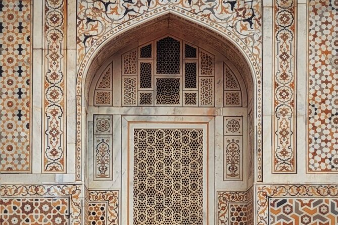 From delhi:(Vip entry)All Inclusive Taj Mahal & Red Fort day trip - Guide quality: the difference between seeing and understanding