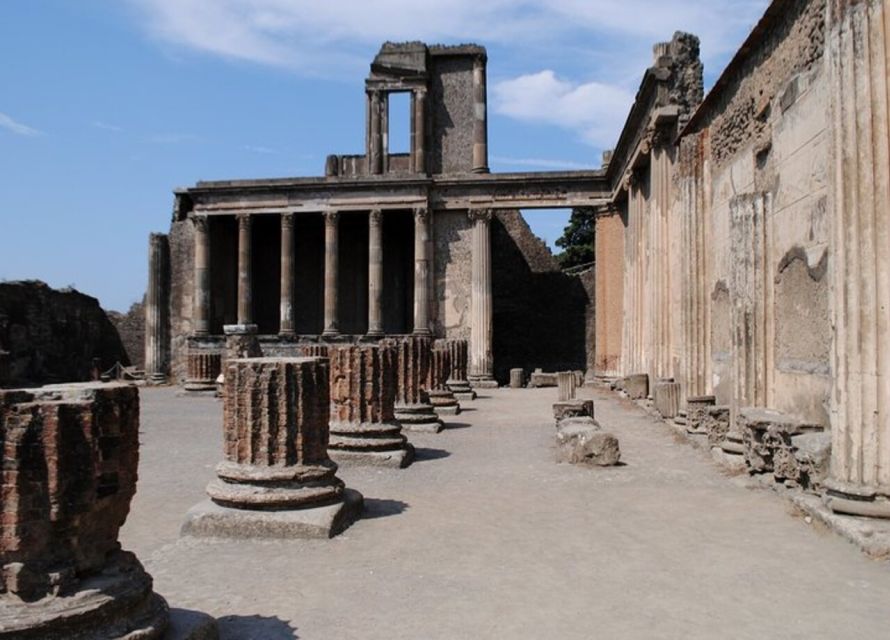 From Naples: Pompeii and Herculaneum VIP Tour with Lunch - Who this tour is best for