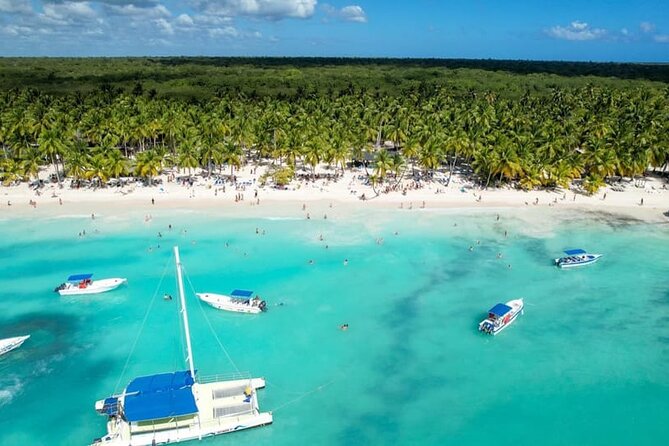 From Santo Domingo Saona Island Food And Drink Catamaran Vip - Food and drinks onboard: What’s included, and how to use it well