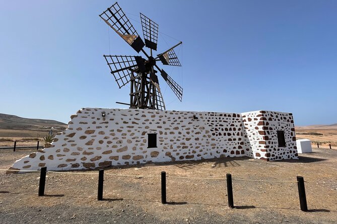Fuerteventura: DISCOVER FUERTEVENTURA TOUR 7 hours max 8 people - Ajuy: Black-Sand Beach, Caves, and Lunch Choices