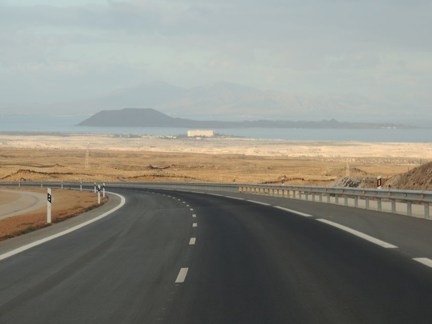 Fuerteventura: Island Highlights Guided VIP Sightseeing Tour - The south’s big coastal views: Sotavento de Jandía and the wind-and-sand vibe