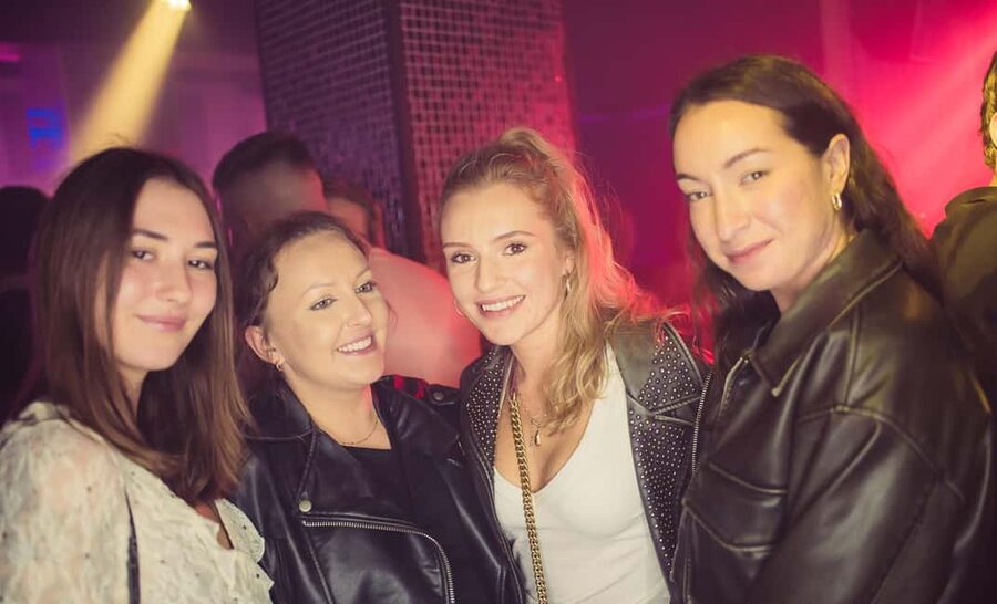 Fun explorers pub Crawl with 1 hour open bar and 3 VIP clubs - Krakow’s Nightlife, Done as a 5-Hour Game Plan