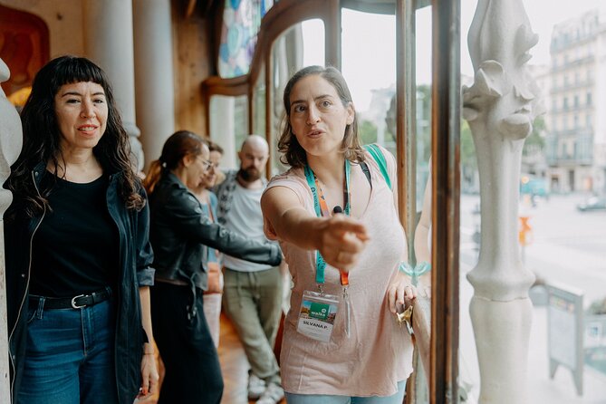 Gaudi Casa Batlló Pre Opening Tour &Skip-the-Line Sagrada Familia - Group size, pacing, and what to bring for a 3.5-hour Gaudí sprint