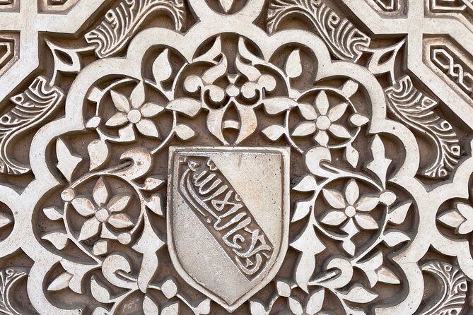 Granada : Alhambra Prestige Group Tour (VIP tickets included) - Nasrid Palaces: Your Main Guided Hour